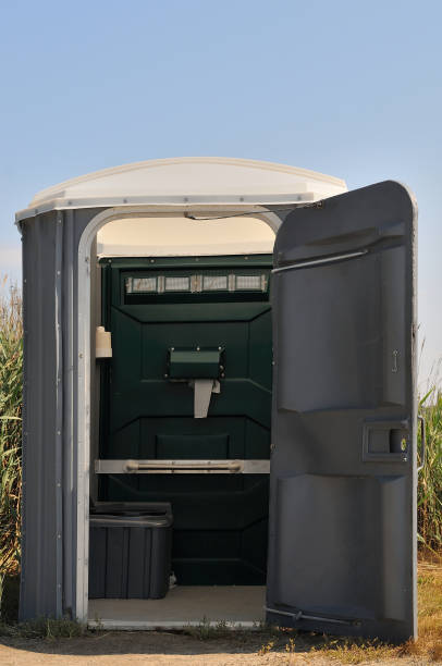Porta potty delivery and setup in Chenoweth, OR